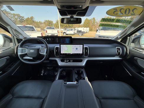 Used 2025 Ford Expedition Max Active image 13