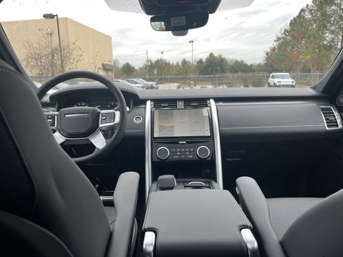 New 2025 Land Rover Discovery Metropolitan Edition image 26