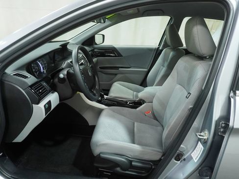 Used 2017 Honda Accord LX image 9