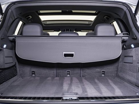 Certified 2023 Porsche Cayenne Platinum Edition image 28