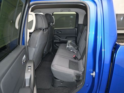 Used 2025 Nissan Frontier SV w/ SV Convenience Package RWD image 11