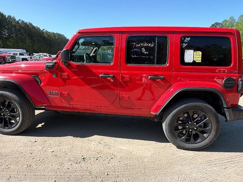 Used 2025 Jeep Wrangler Unlimited Sahara w/ Safety Group AWD/4WD image 11