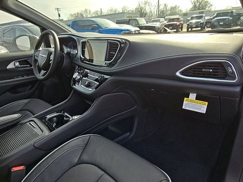 New 2026 Chrysler Pacifica Limited w/ S Appearance Package image 57