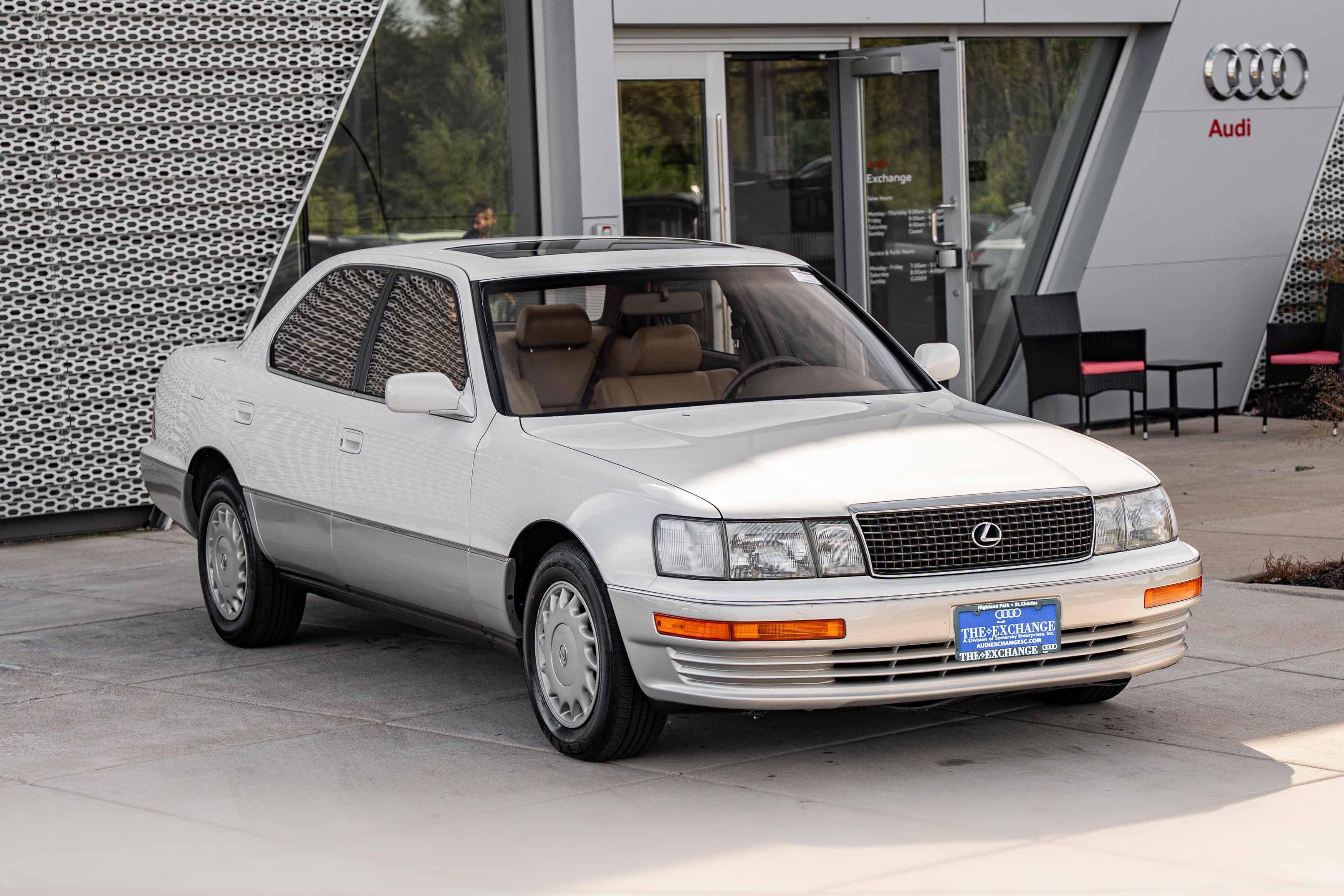 Used 1992 Lexus LS 400 RWD image 2