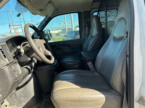 Used 2005 Chevrolet Express 1500 image 23