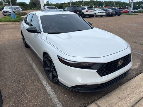 Used 2025 Honda Accord Sport image 3