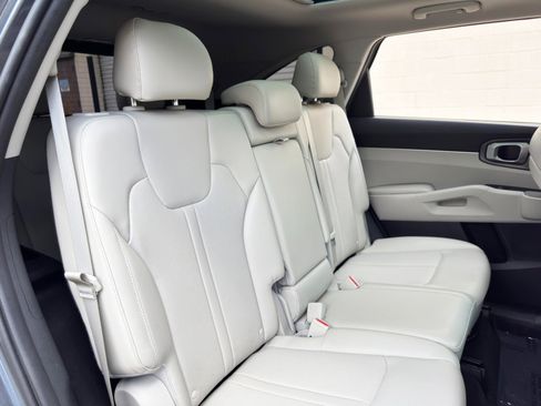 Used 2022 Kia Sorento S w/ Panoramic Sunroof Package FWD image 36