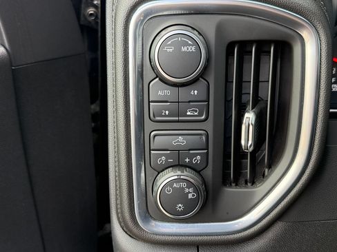 Used 2022 Chevrolet Silverado 1500 LT AWD/4WD image 17