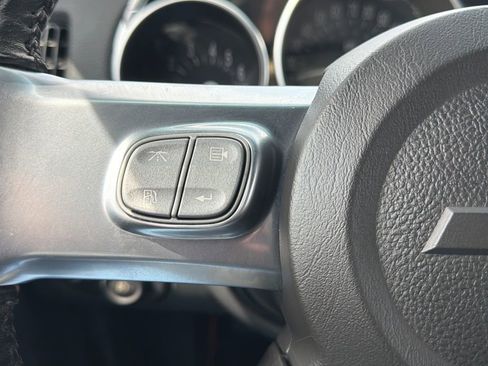 Used 2005 Chevrolet SSR w/ Preferred Equipment Group RWD image 9