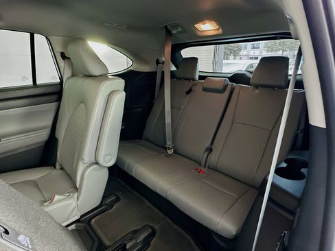 Used 2026 Toyota Highlander XLE image 28