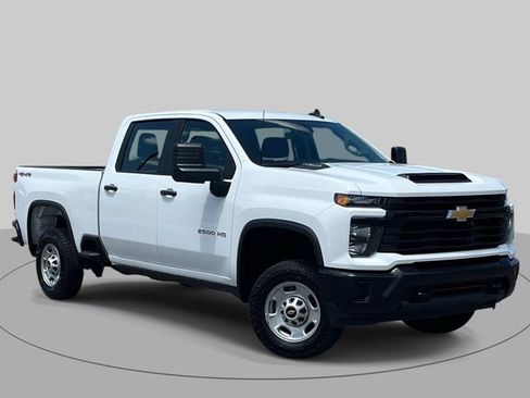 Used 2025 Chevrolet Silverado 2500 W/T AWD/4WD image 2