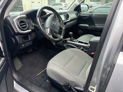 Used 2019 Toyota Tacoma SR5 image 15