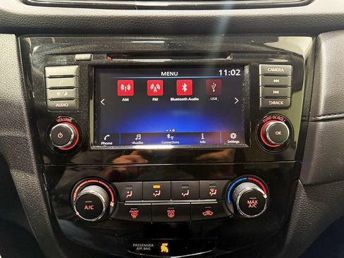 Used 2018 Nissan Rogue S image 17