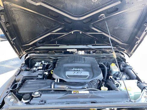 Used 2013 Jeep Wrangler Sport AWD/4WD image 5