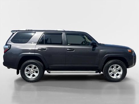Used 2017 Toyota 4Runner SR5 AWD/4WD image 6