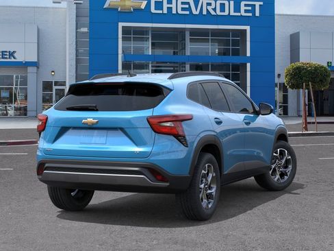 New 2026 Chevrolet Trax LT w/ Driver Confidence Package FWD image 4