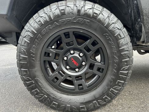 Used 2021 Toyota Tacoma TRD Off-Road image 11