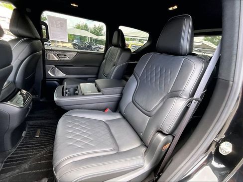 Certified 2026 INFINITI QX80 Autograph w/ Premium Cargo Package AWD/4WD image 37