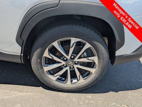 Used 2025 Toyota Corolla Cross XLE AWD/4WD image 22