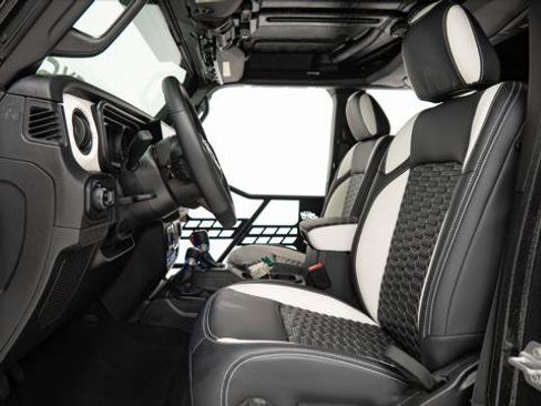 Used 2026 Jeep Gladiator Sport image 32