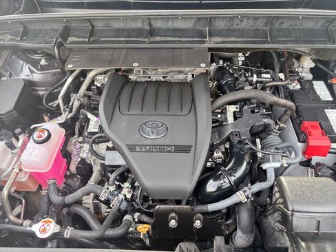 Used 2025 Toyota Highlander LE FWD image 34