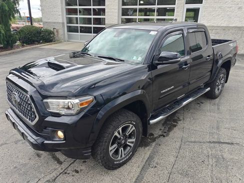 Used 2019 Toyota Tacoma TRD Sport AWD/4WD image 12
