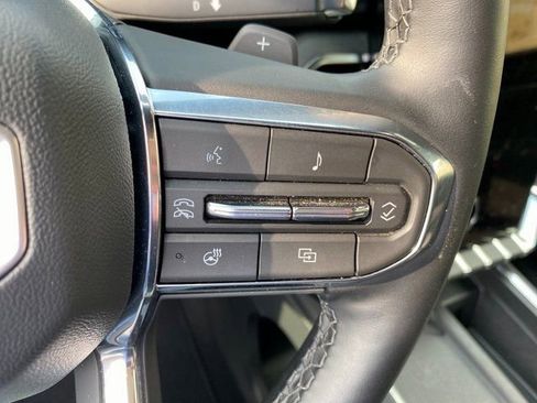 Used 2025 GMC Acadia Elevation image 28