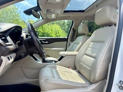 Used 2018 GMC Acadia Denali w/ Technology Package FWD image 28