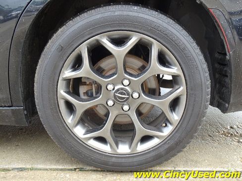 Used 2015 Chrysler 300 S AWD/4WD image 31