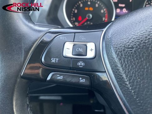 Used 2019 Volkswagen Tiguan SE w/ Panoramic Sunroof Package image 18