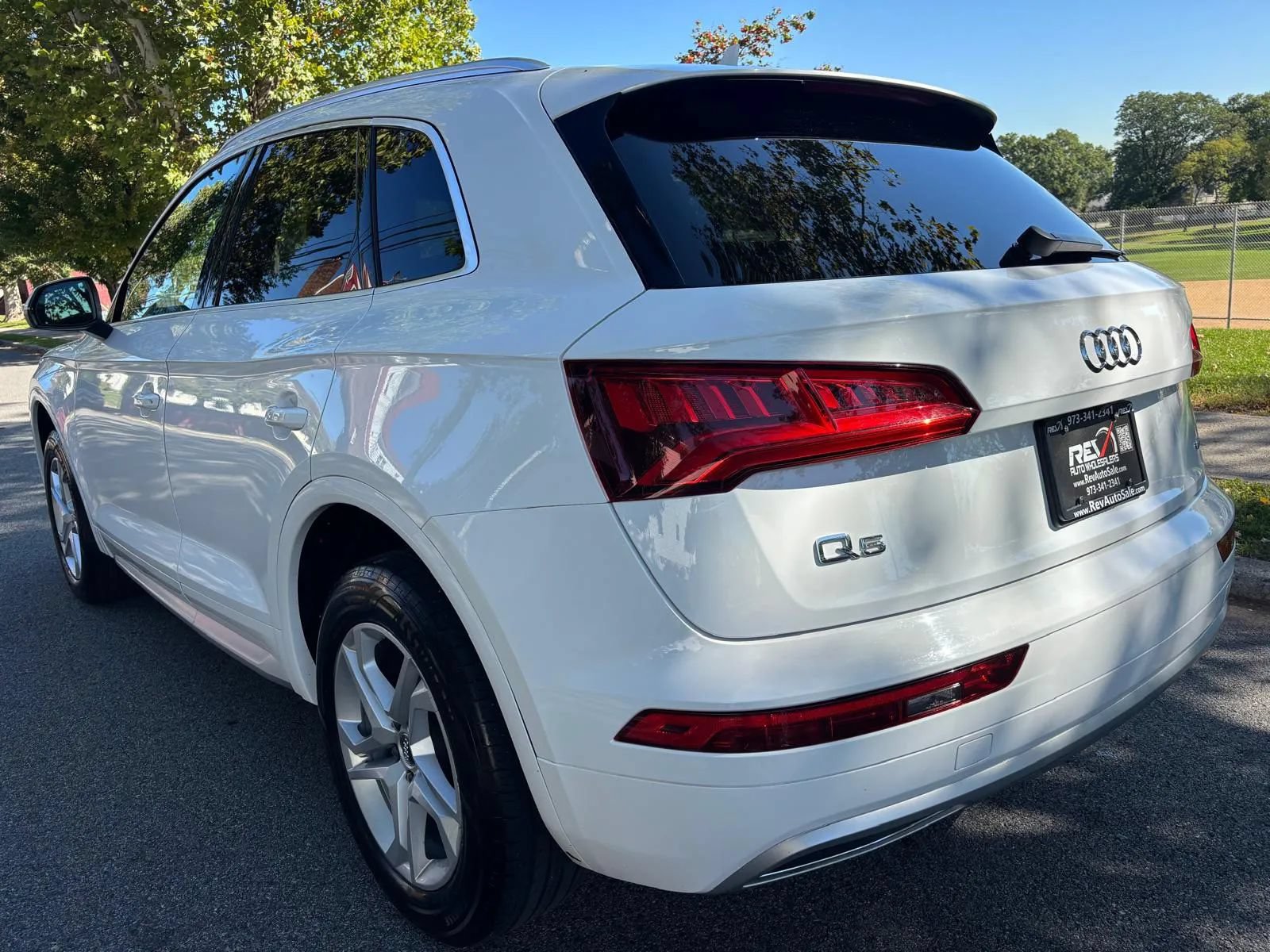 Used 2019 Audi Q5 2.0T Premium w/ Convenience Package AWD/4WD image 3