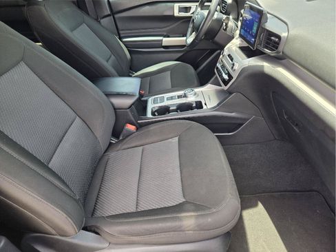 Used 2024 Ford Explorer XLT RWD image 13