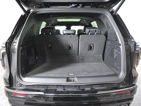 Used 2025 Chevrolet Traverse High Country w/ LPO, Floor Liner Package AWD/4WD image 18