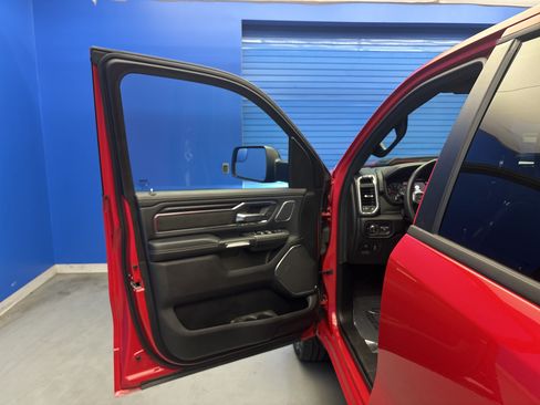 Used 2024 RAM 1500 Laramie AWD/4WD image 9