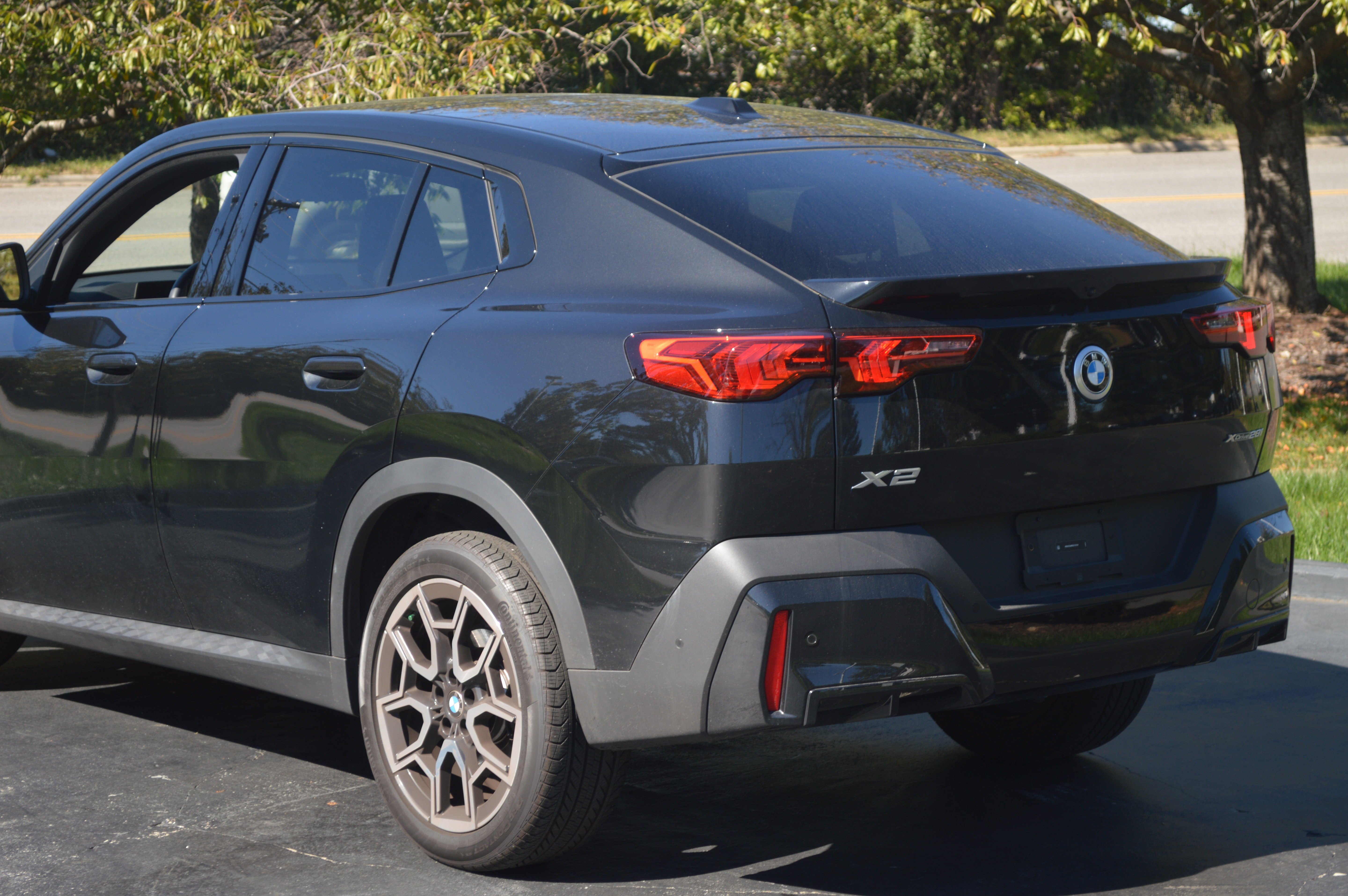 Certified 2025 BMW X2 xDrive28i w/ Convenience Package AWD/4WD image 3