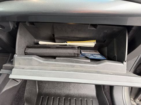 Used 2017 Ford Edge SE image 32