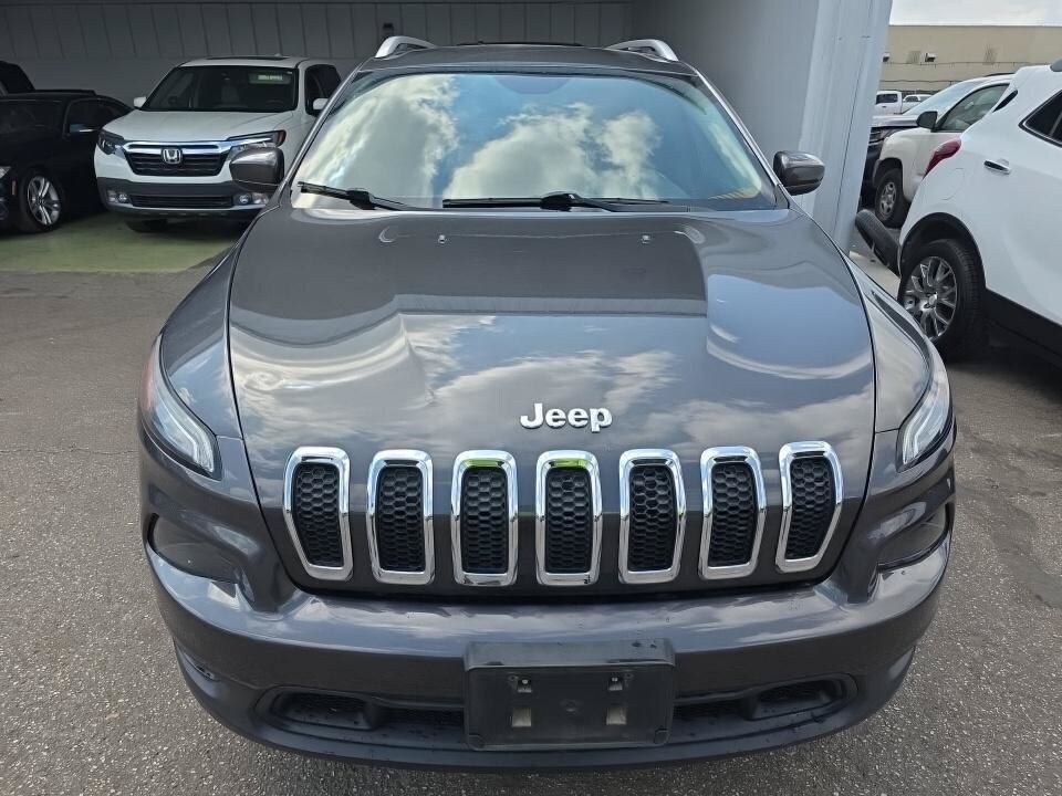 Used 2015 Jeep Cherokee Latitude w/ Cold Weather Group AWD/4WD image 2