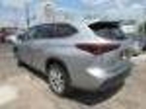 Used 2022 Toyota Highlander Limited AWD/4WD image 5