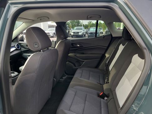 Used 2025 Chevrolet Trax LS FWD image 27
