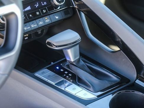 Certified 2025 Hyundai Elantra SEL image 23