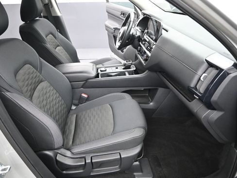 Used 2025 Nissan Pathfinder SV image 24