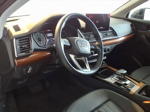 Used 2023 Audi Q5 2.0T Premium w/ Convenience Package image 9