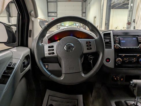 Used 2017 Nissan Frontier SV image 11