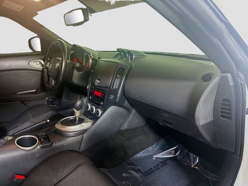Used 2020 Nissan 370Z Coupe RWD image 26