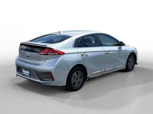 Certified 2022 Hyundai Ioniq SE FWD image 5