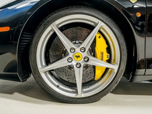 Used 2010 Ferrari 458 Italia Coupe RWD image 12