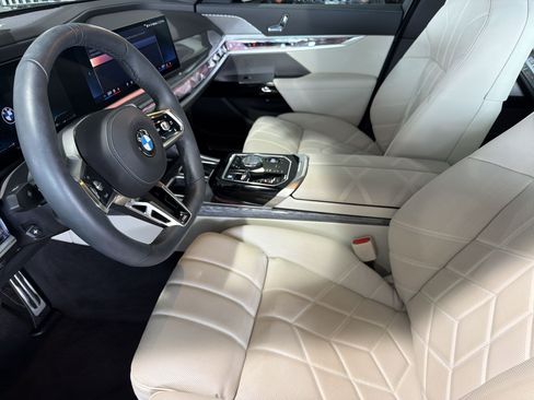 Used 2024 BMW 740i w/ Premium Package 2 RWD image 4