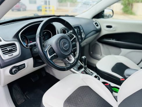 Used 2018 Jeep Compass Latitude AWD/4WD image 7