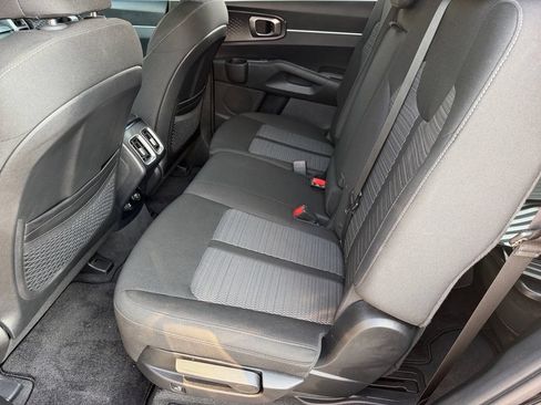 Used 2023 Kia Sorento LX FWD image 13