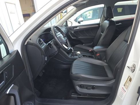 Used 2024 Volkswagen Tiguan SE AWD/4WD image 10